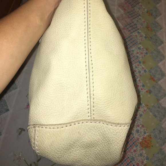 Clearance 🛍 Large creme fossil handbag. - Picture 5 of 7